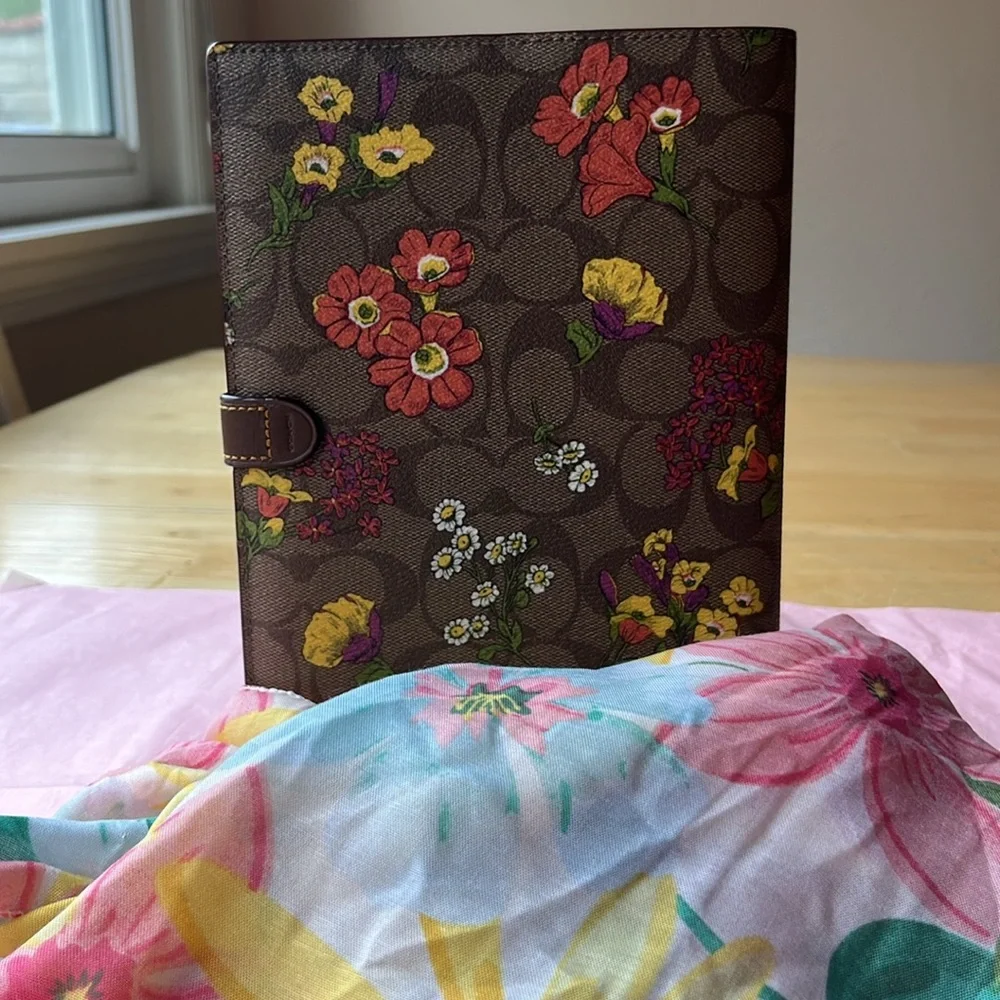 💐 COACH NOTEBOOK IN SIGNATURE CANVAS WITH FLORAL PRINT   💐 NWOT 💐